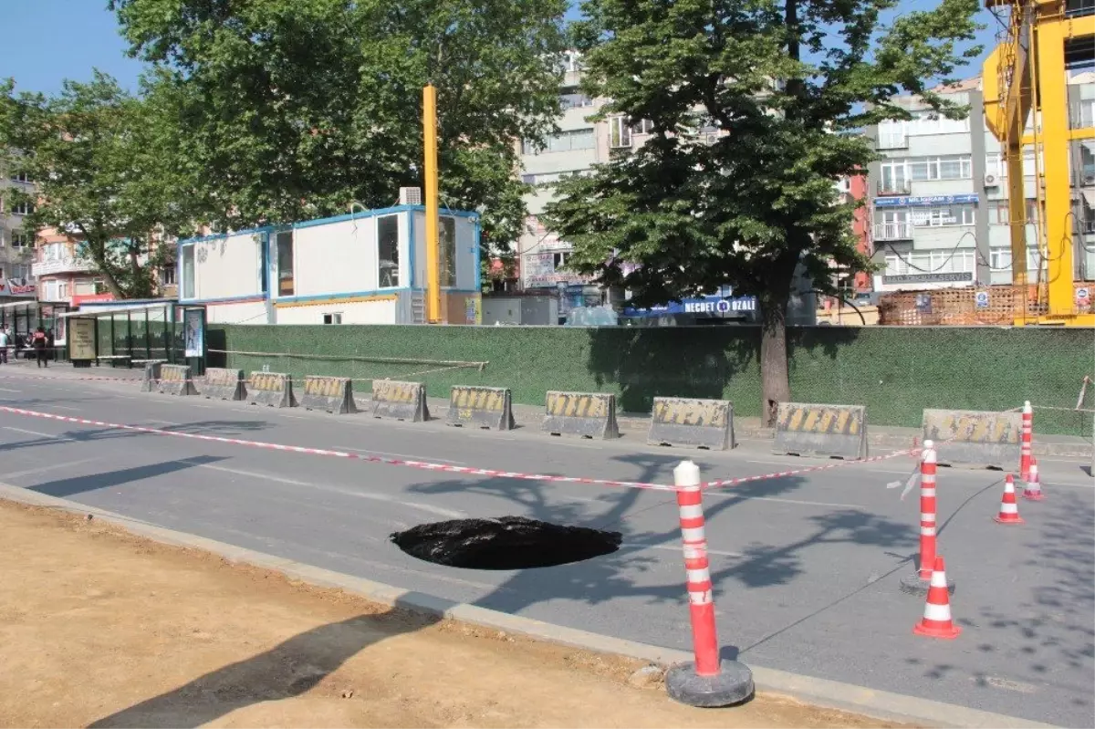 Beşiktaş\'ta Çöken Yol, Çalışmaların Tamamlanmasının Ardından Trafiğe Açıldı