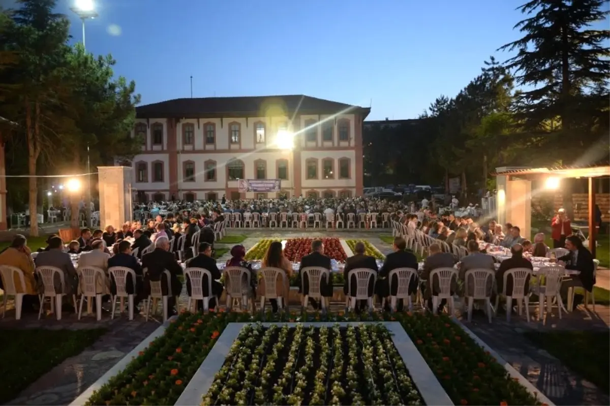 Bilecik Belediyesinden İl Protokolüne İftar Yemeği