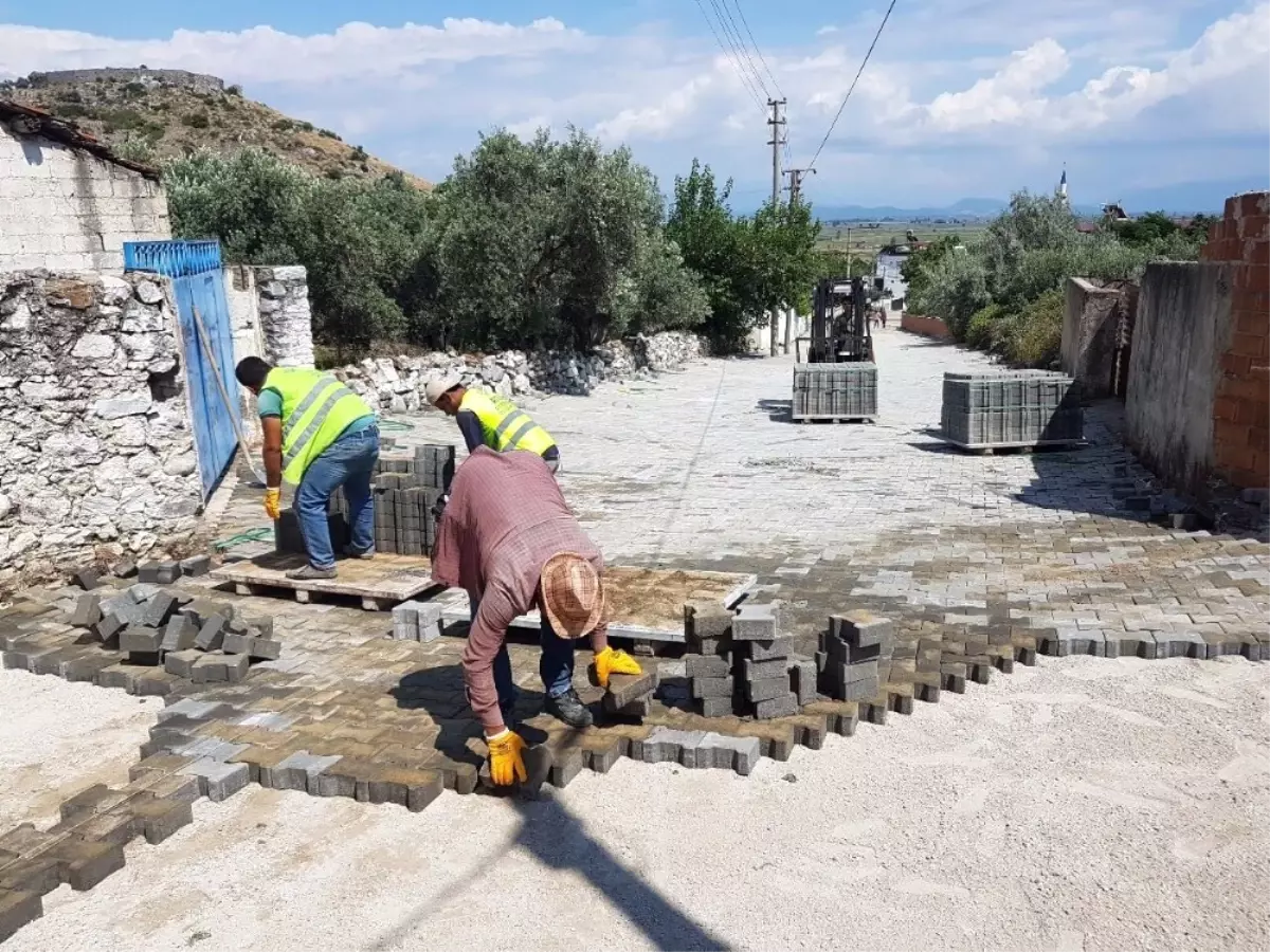 Büyükşehir Yol Çalışmalarına Atburgazı\'nda Devam Ediyor