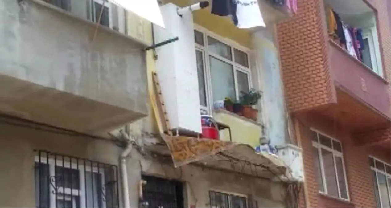 Çamaşır Asarken Balkon Çöktü