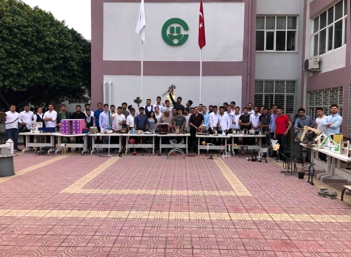 Çü Adana Myo Öğrencileri Projelerini Sergiledi