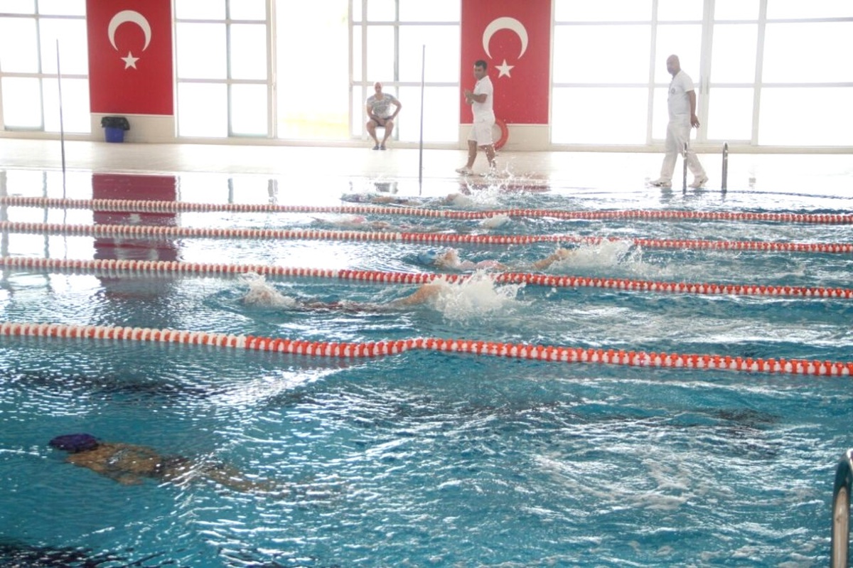 Diyarbakır\'da Okullararası Yüzme Müsabakaları Yapıldı