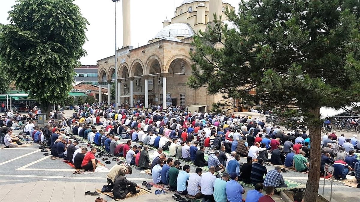 Düzce\'de Camiler Doldu Taştı