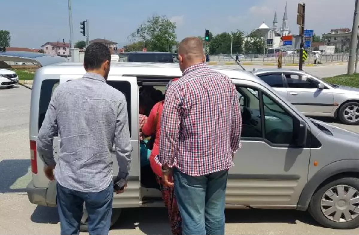 Düzce\'de Çocukları Dilendiren 2 Kadına Gözaltı