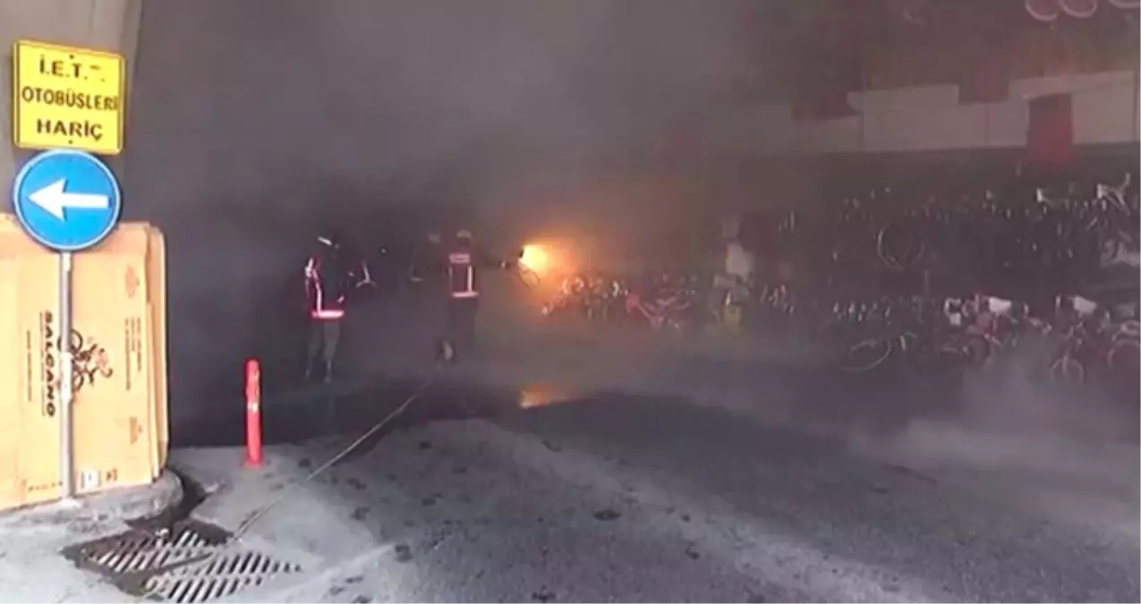 Fatih\'teki Haşim Işcan Geçidi\'nde Yangın