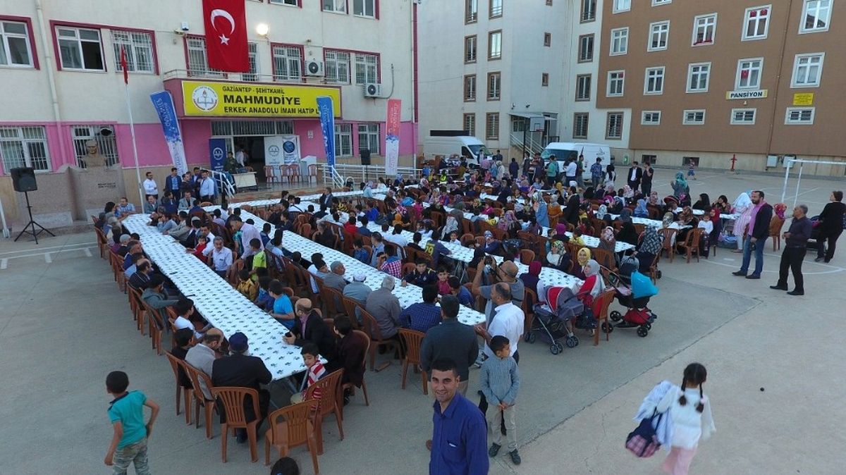 Gaziantep\'te Mahalle İftarlarında Bin 500 Kişi Ağırlandı