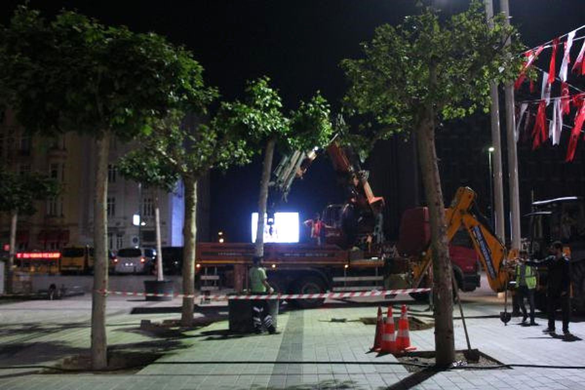(Gündüz Çekilen Görüntülerle) Taksim Meydanı Ağaçlandırma Çalışmaları Tamamlandı