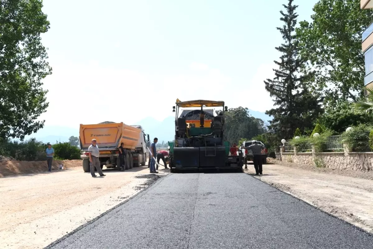 Konyaaltı Belediyesi\'nden Göksu Çayı Yoluna Asfalt