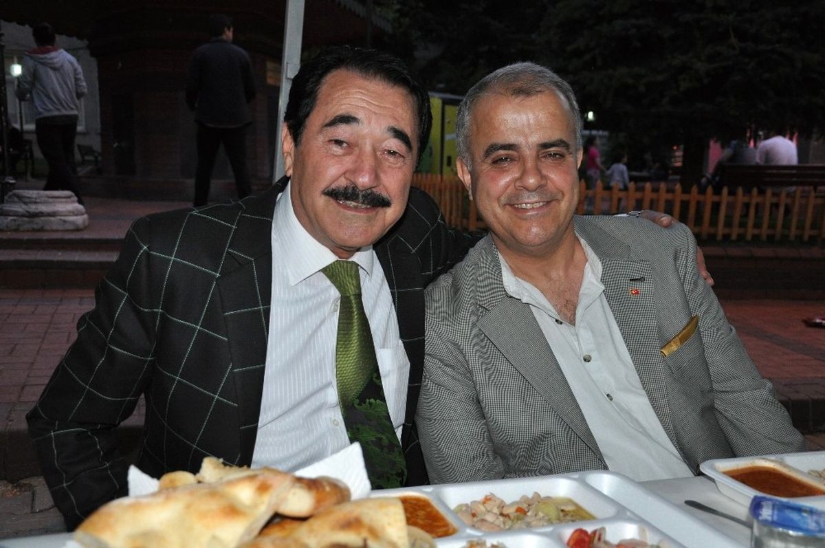 Mersinli İsmail Simav\'da Sevenleriyle İftarda Buluştu