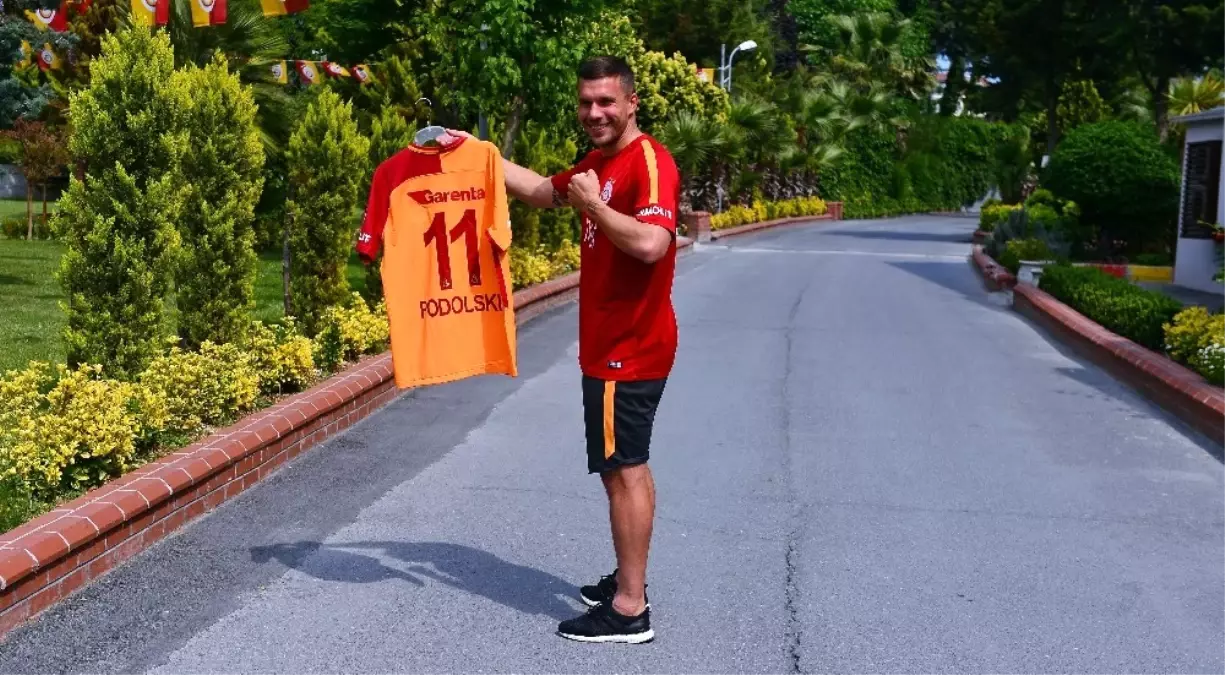 Podolski: "Kalbim Hep Galatasaray\'da Kalacak"