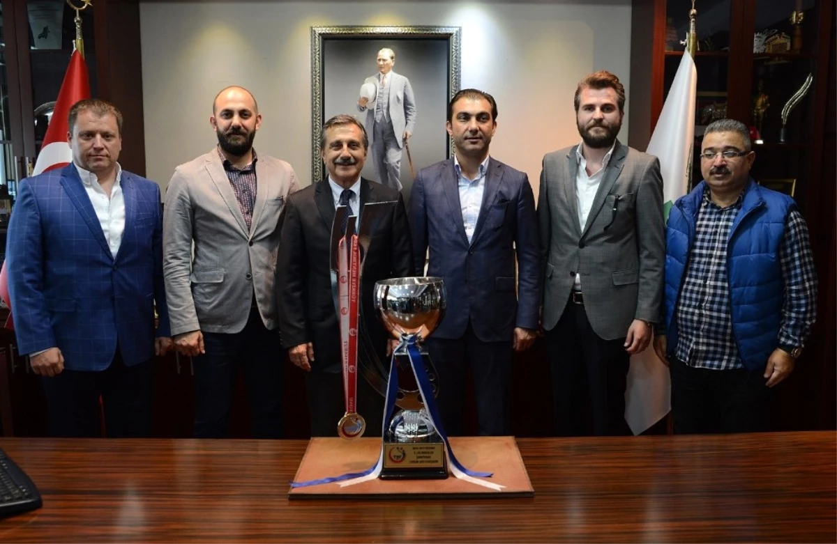 Şampiyon Selka Hentbol\'dan Başkan Ataç\'a Teşekkür Ziyareti