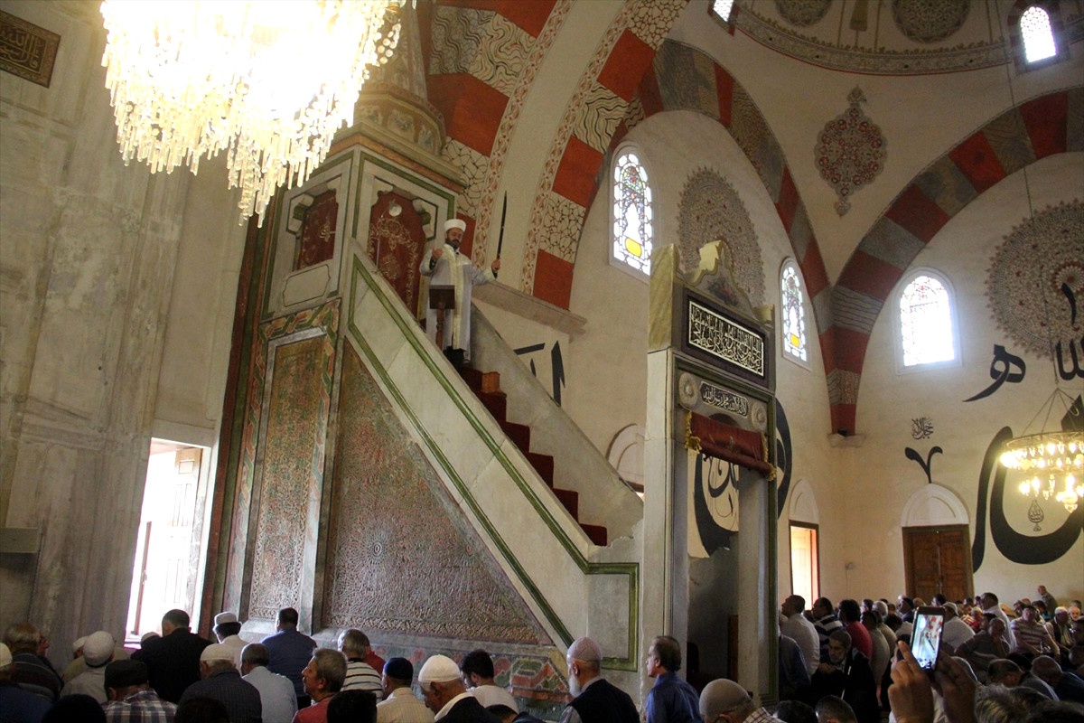 Selatin Camilerde Ramazanın İlk Cuması