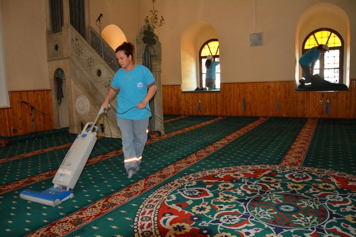 Söke Belediyesi\'nden Ramazan Ayında Cami ve Mezarlık Temizlikleri
