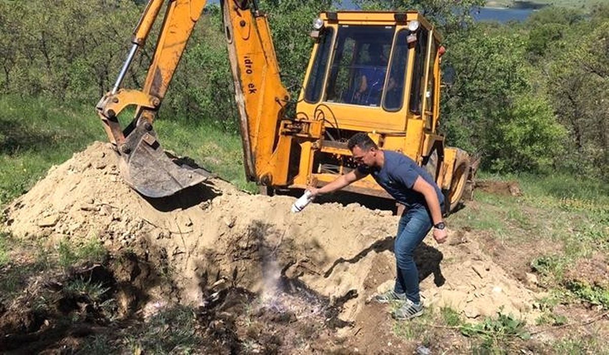 Tunceli\'de Telef Olan Hayvanlar Gömüldü