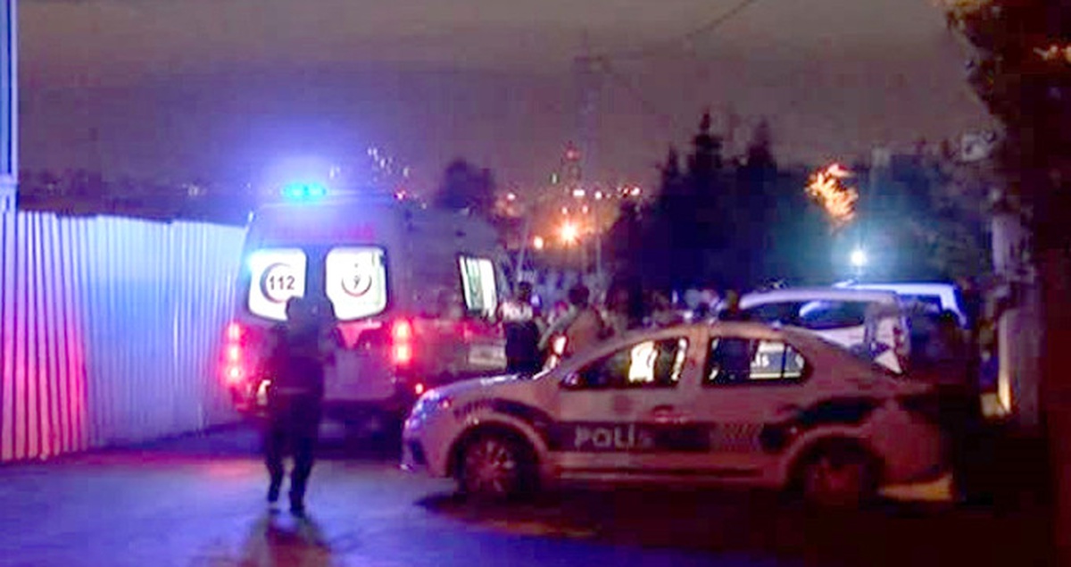 Ümraniye\'de \'Aracımın Aynasını Kırdın\' Kavgası: 3 Kişi Yaralandı