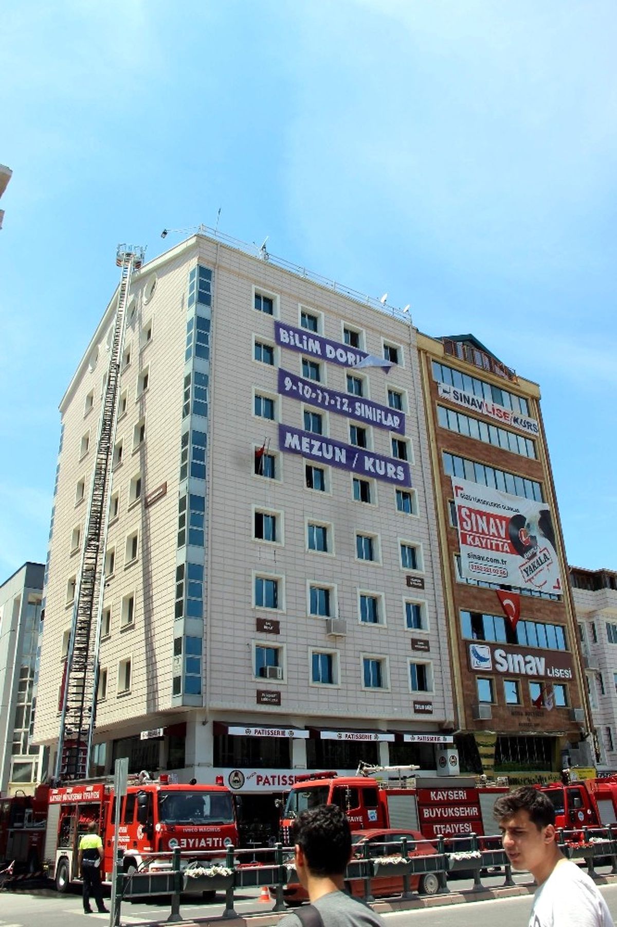 9 Katlı Binada Çıkan Yangın Korkuttu