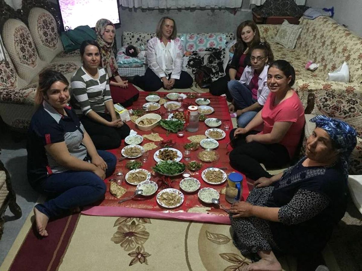 AK Parti Kadın Kolları Günde İftar Programlar Düzenleniyor