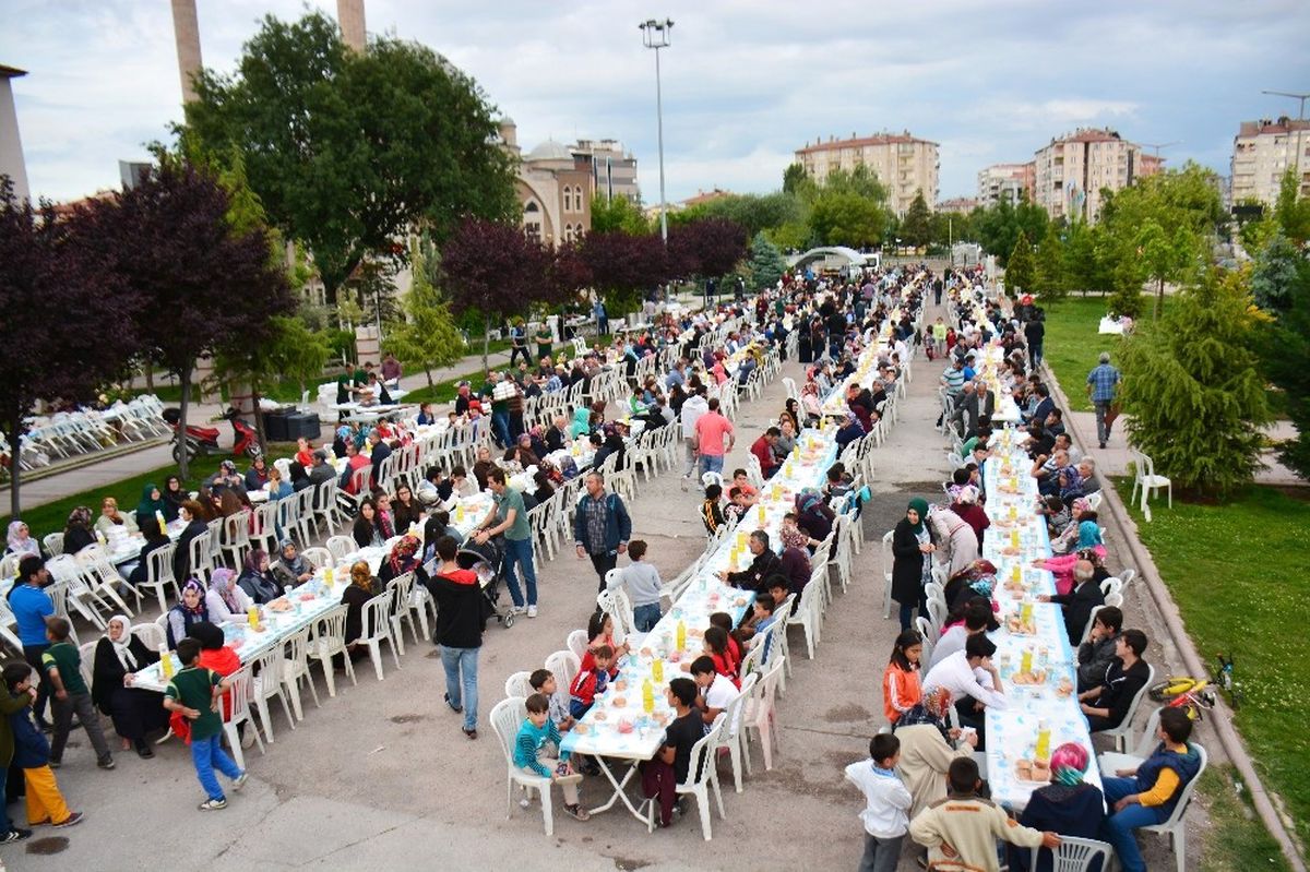 Aksaray\'da 2 Bin 500 Kişi İftar Sofrasında Buluştu