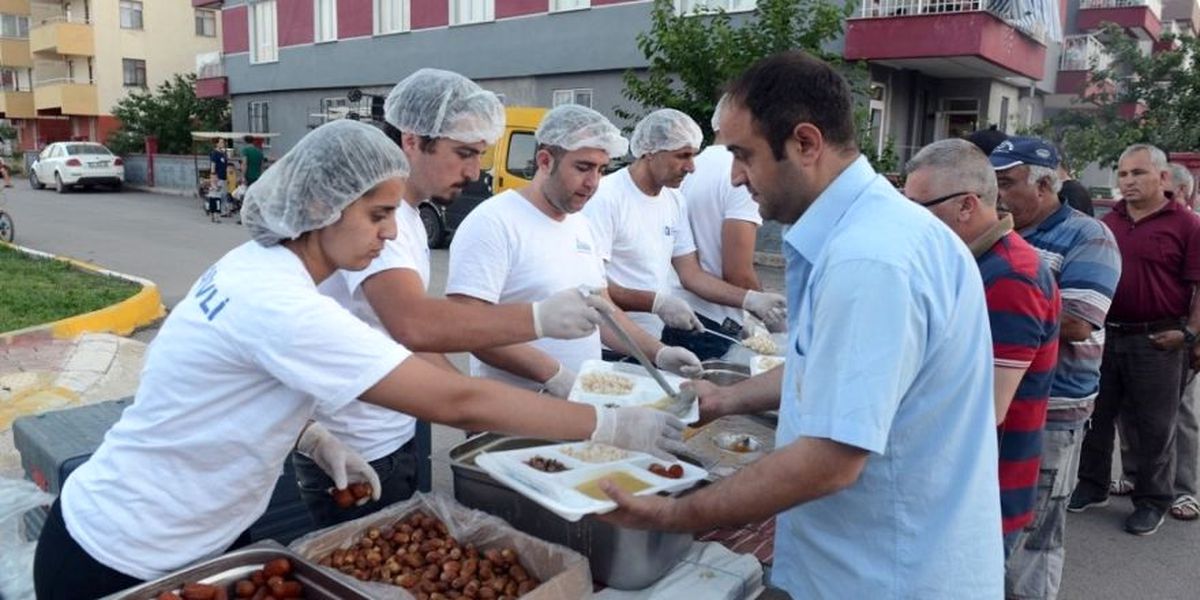 Altınova ve Meydan Kavağı\'nda İftar Sofrası Kuruldu