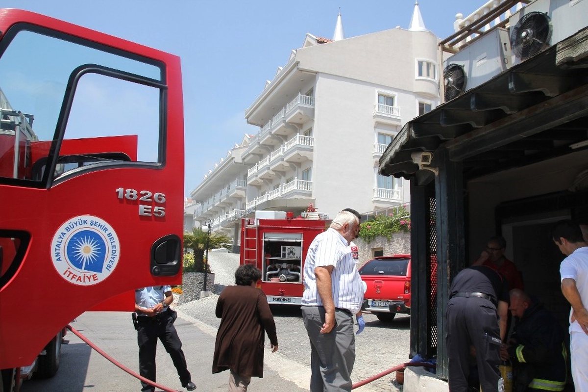 Antalya\'da 5 Yıldızlı Otelin Hamamında Yangın Paniği
