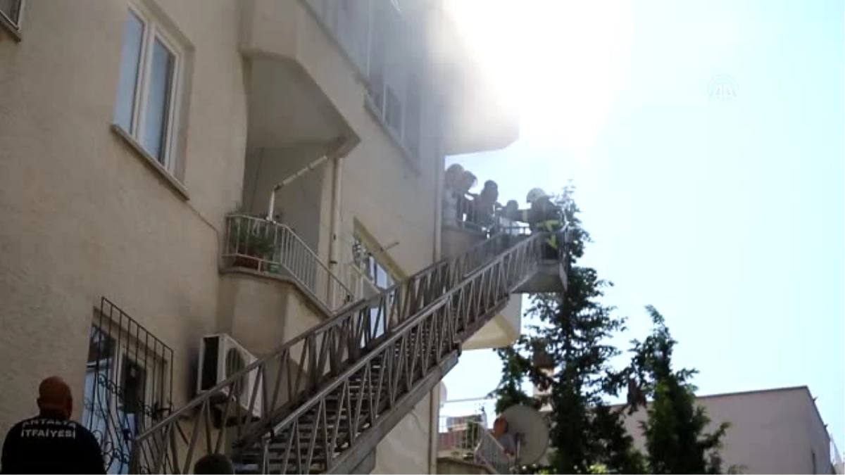 Antalya\'da Ev Yangını