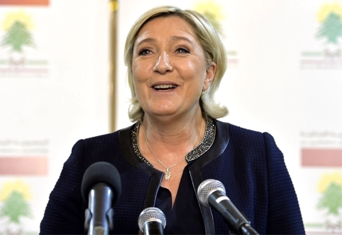 Aşırı Sağcı Ulusal Parti Lideri Marine Le Pen Seçmenlerden Borç İstedi