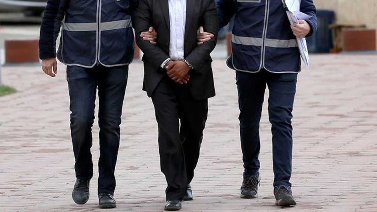 Aydınlık Gazetesi Yönetmeni Yücel, Gözaltına Alındı (2)