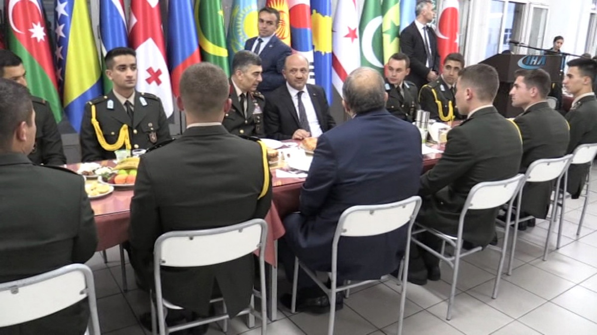 Bakan Işık, Kara Harp Okulunda Öğrencilerle Iftar Yaptı