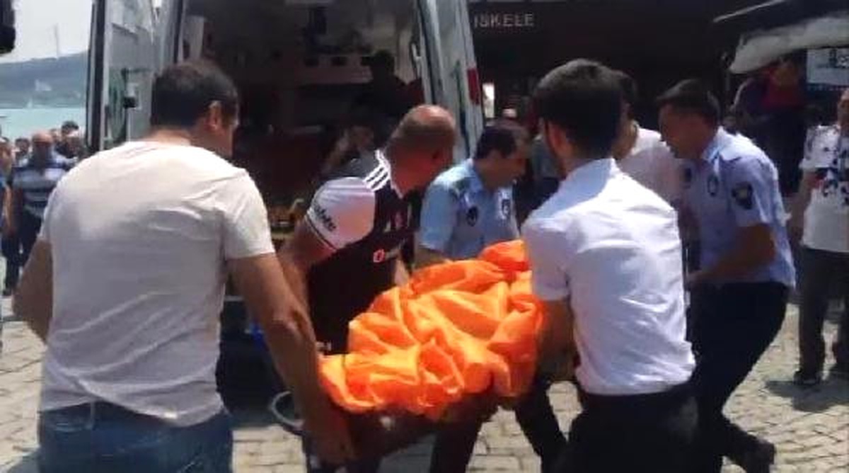 Beşiktaş\'ın Tekneli Kutlamasında Kaza; 2 Yaralı (1)