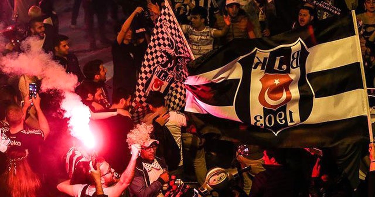 Beşiktaş Taraftarları Şampiyonluğu Kutladı