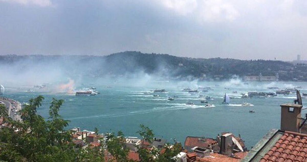 Beşiktaşlı Taraftarlar, Boğaz'da Teknelerle Şampiyonluğu Kutluyor