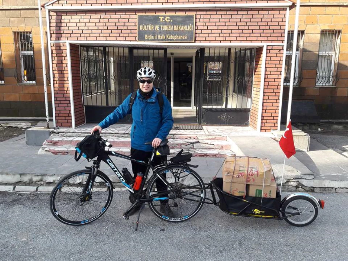 Bisikletli Kütüphaneci"Ye Kitap Yağdı
