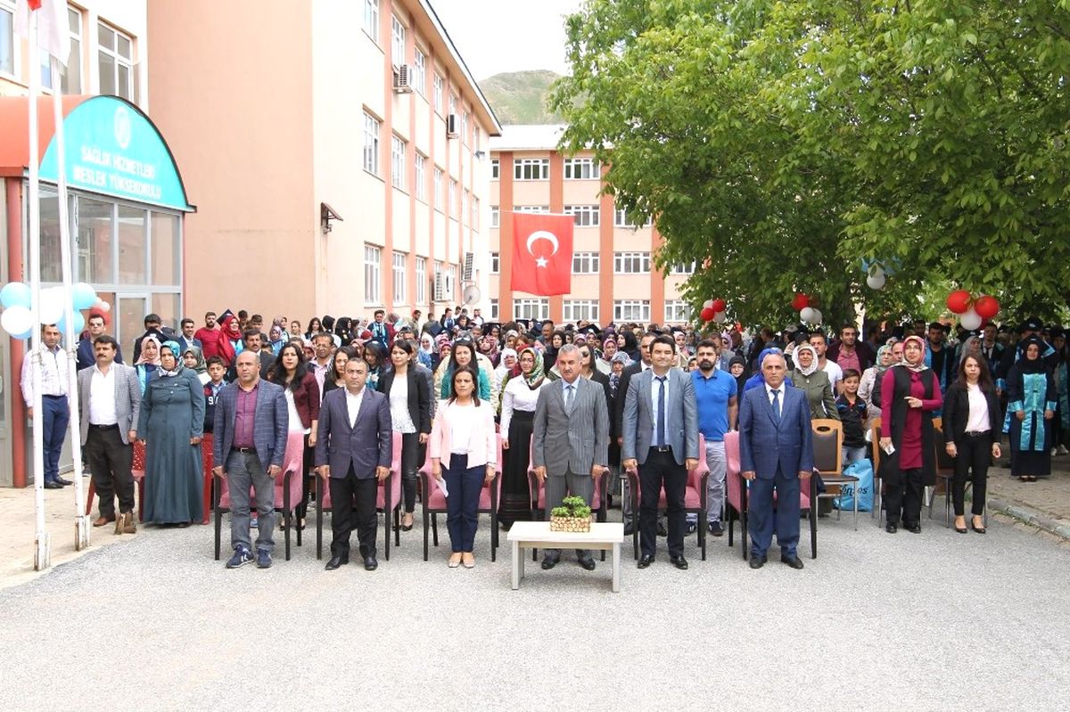 Bitlis Eren\'de Mezuniyet Coşkusu