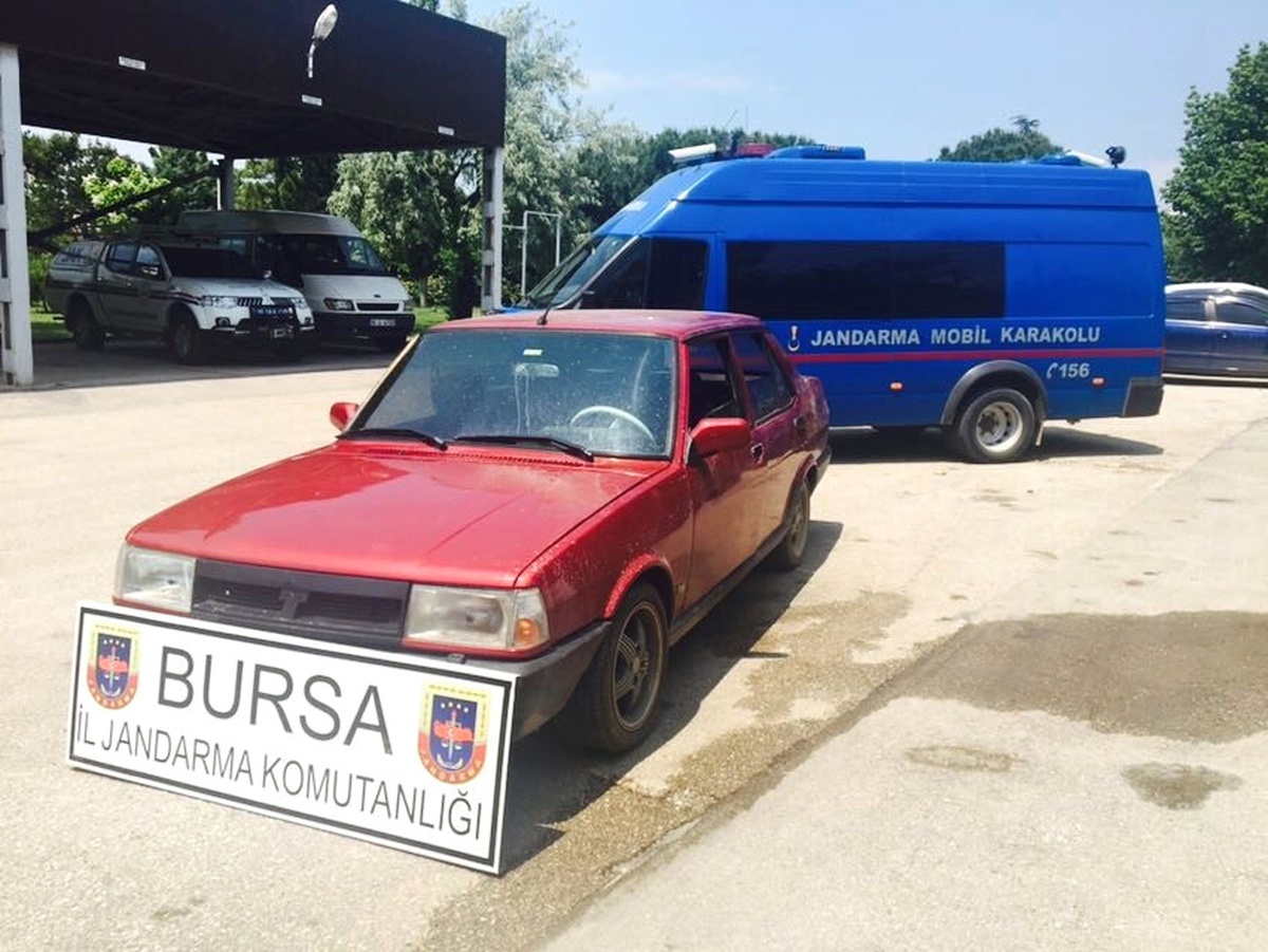 Bursa\'da Otomobil Hırsızlığı ve Kundaklama Şüphelileri Yakalandı