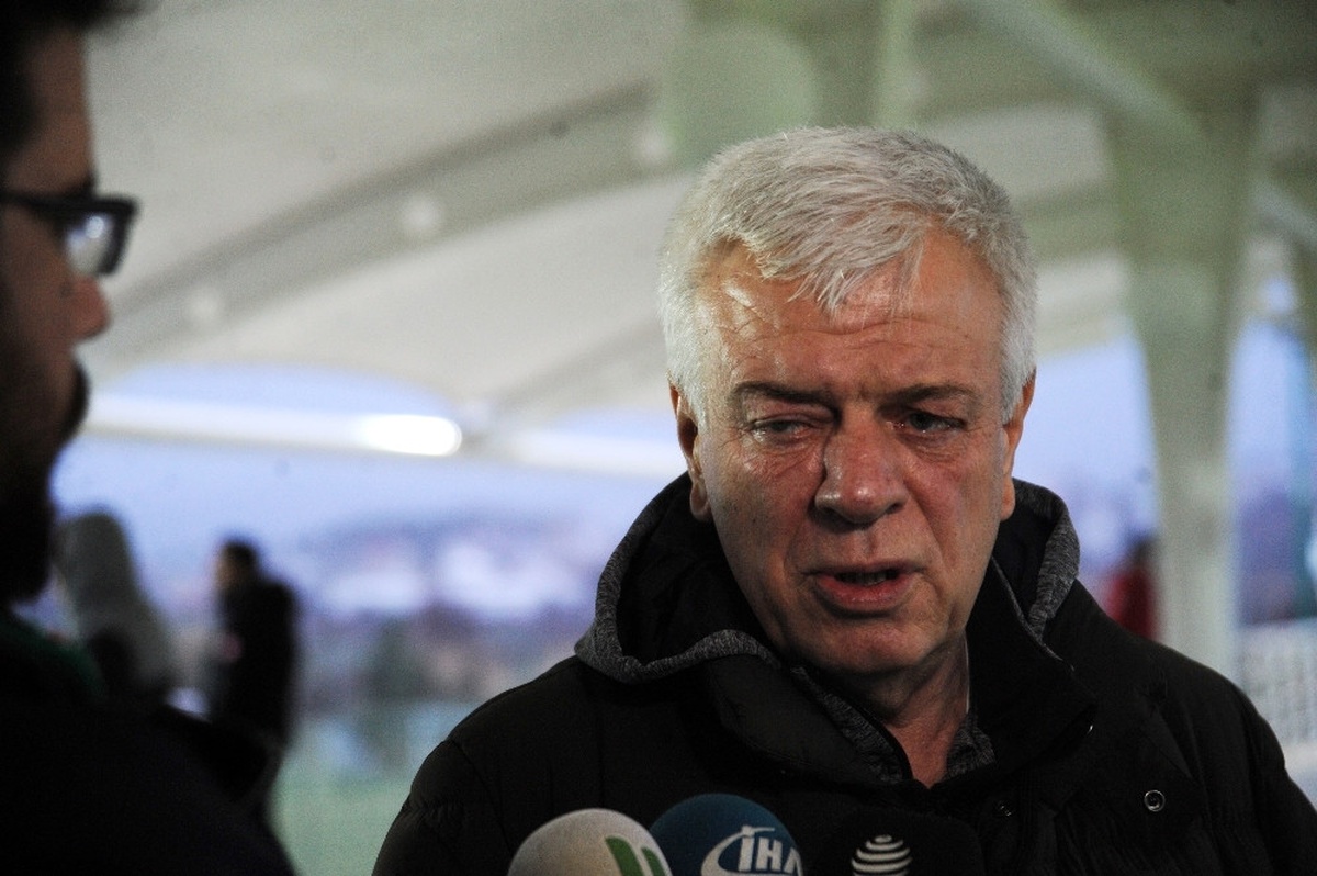 Bursaspor Başkanı Ay, Aziz Yıldırım\'a Tepki Gösterdi