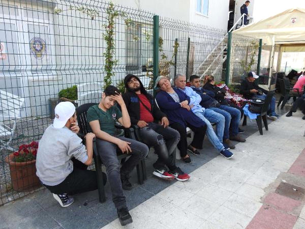 Çeşme\'de 3 Operasyonda 116 Kaçak Yakalandı