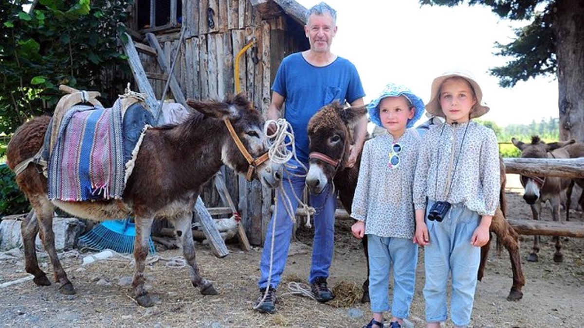 Christian Amca\' Eşekleriyle Turistlerin Hizmetinde