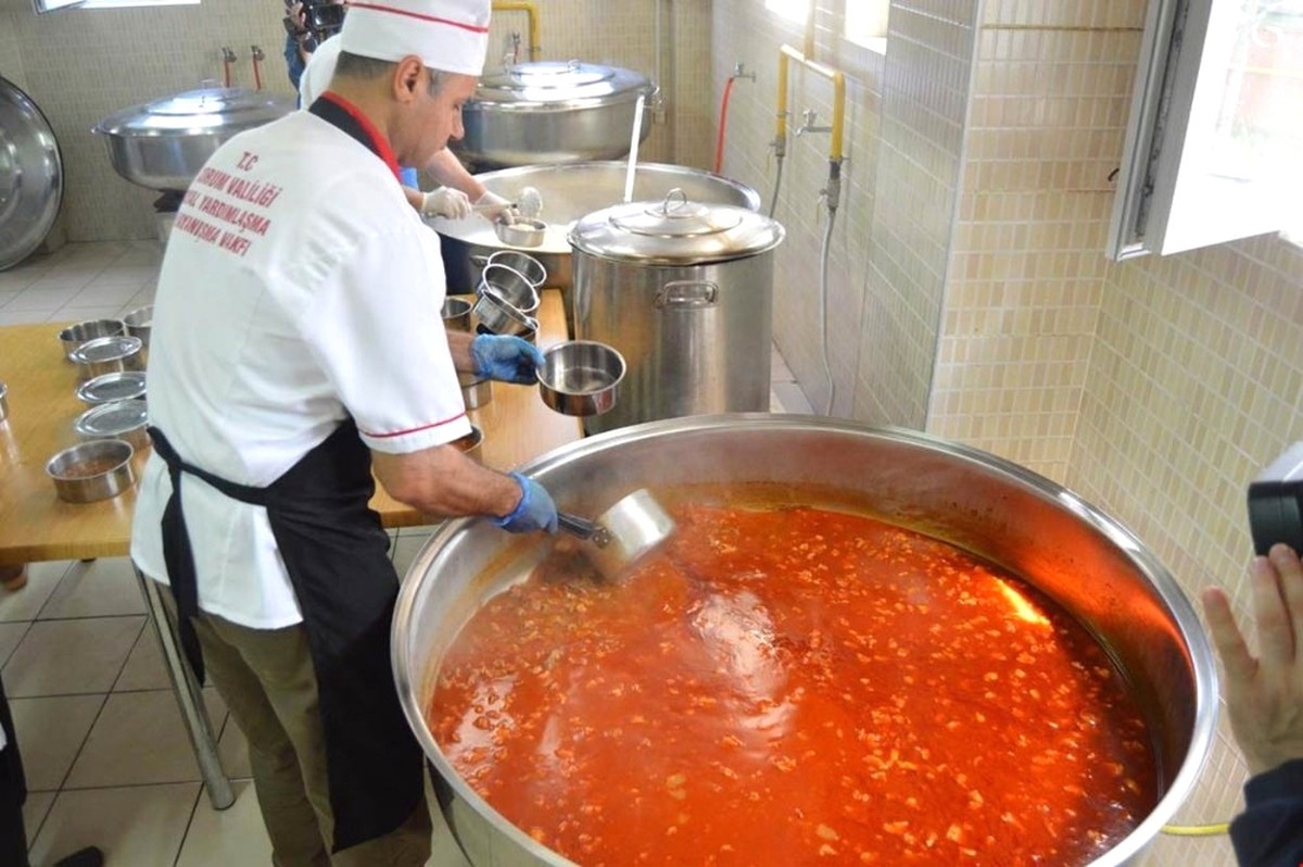 Çorum Aşevi\'nde Günlük 1000 Kişiye Sıcak Yemek
