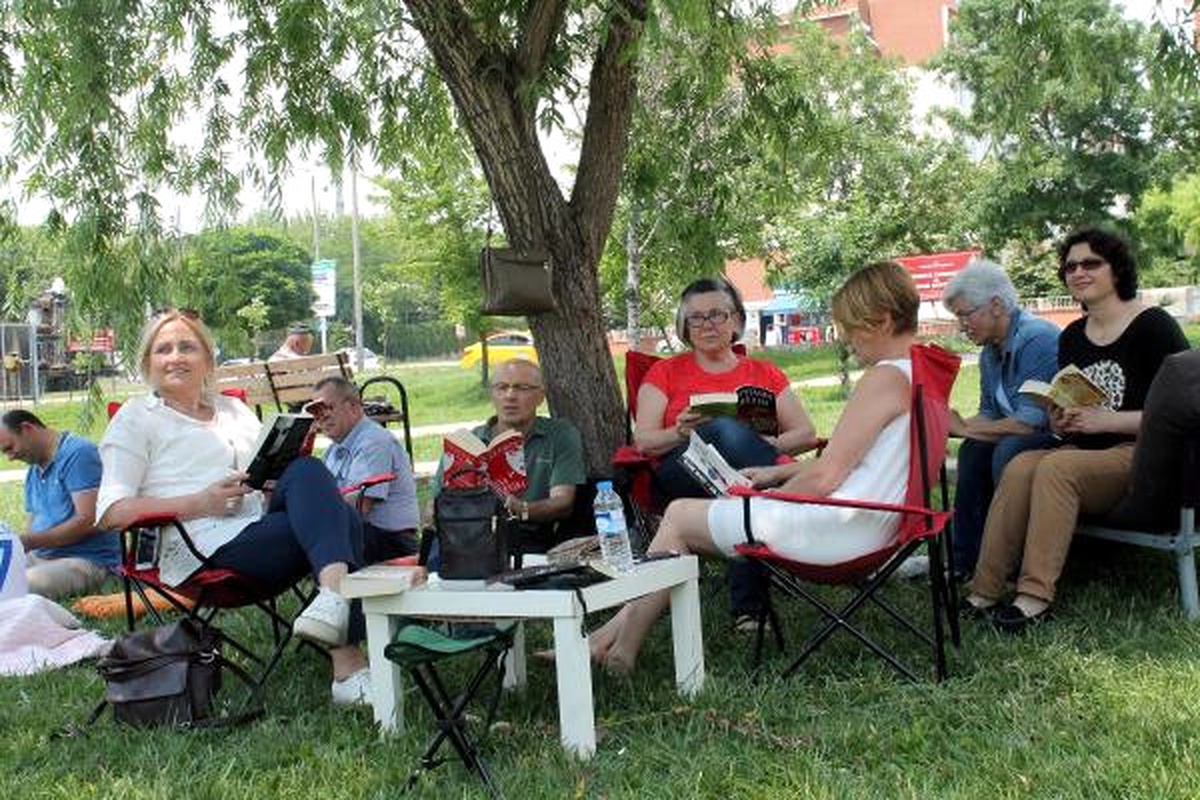 Edirneli Kitapseverlerden Okuma ve Kitap Takas Etkinliği