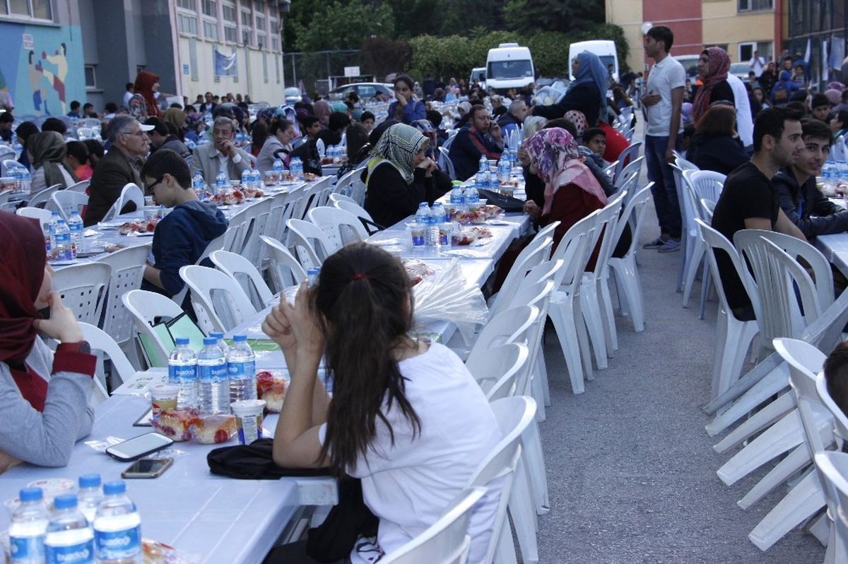 Eskişehir İhh\'dan 2 Bin 500 Kişilik Dev İftar