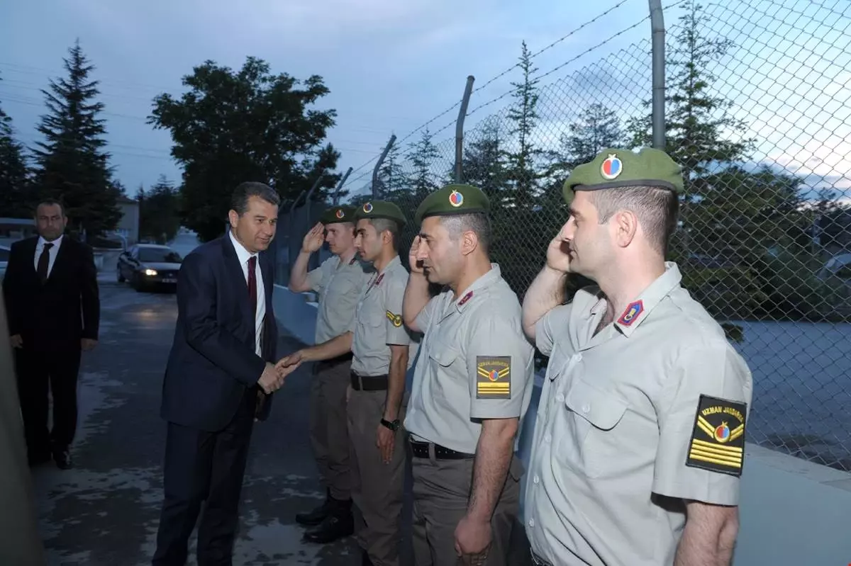 Eskişehir Valisi Çelik, Askerlerle Bir Araya Geldi