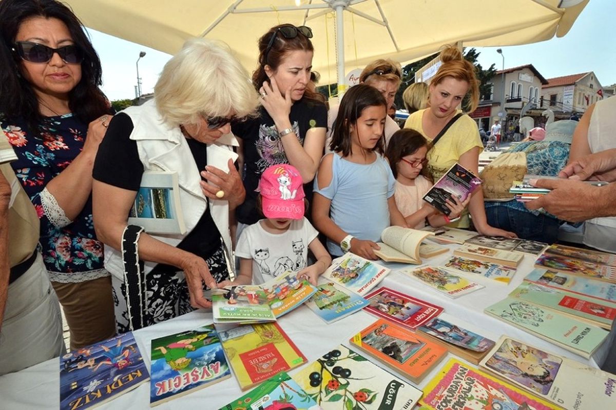 Foça\'da Kitap Şenliği