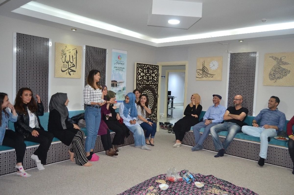 Gençler Sahurda Bir Araya Geldi