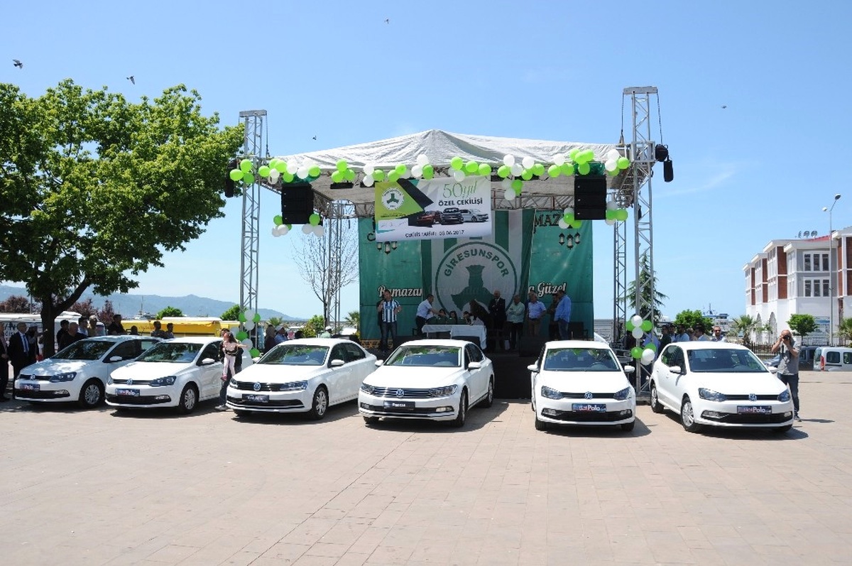 Giresunspor\'un 50. Yılına Özel Yapılan Çekilişte 6 Adet Lüks Araç Sahiplerini Buldu