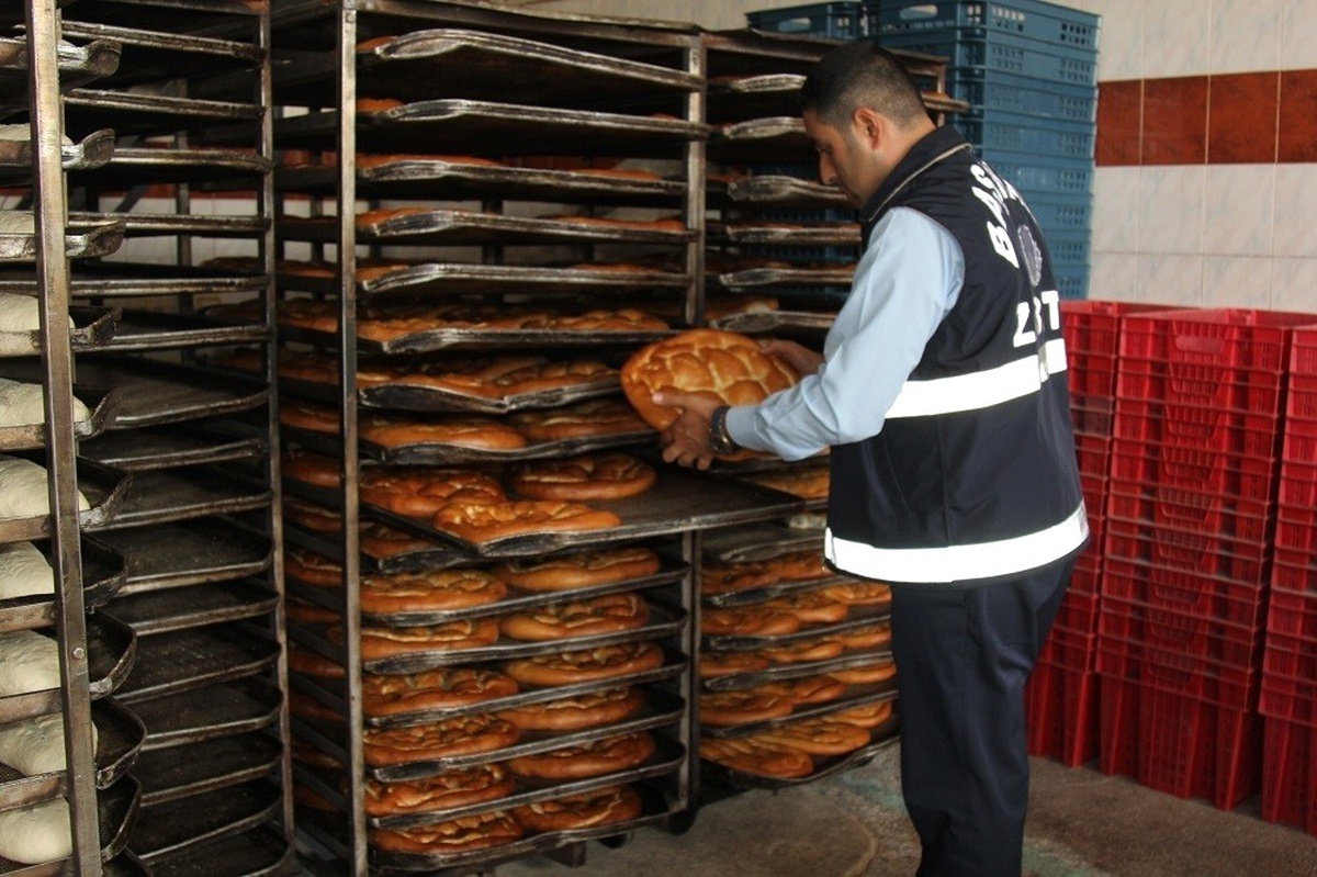 Gölbaşı\'nda Zabıta Ekipleri Fırınları Denetledi