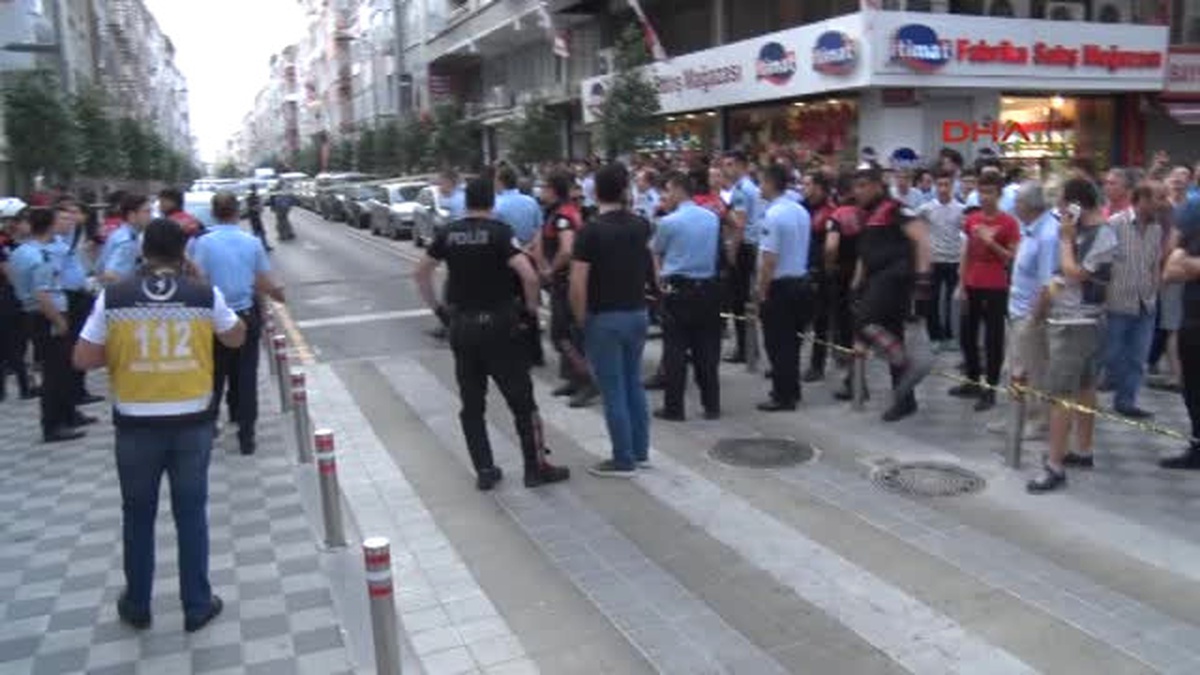 Güngören\'de Silahlı Saldırı : 1\'i Ağır 5 Yaralı (2)