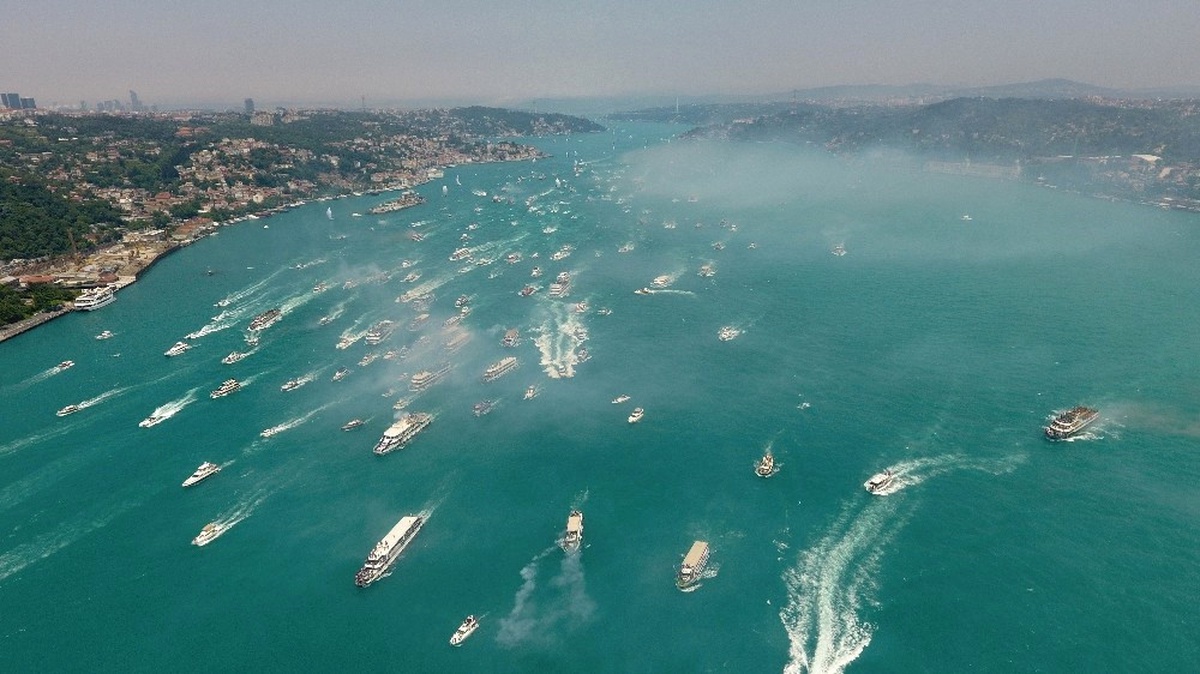İstanbul Boğazı\'nda Beşiktaş Alayı Havadan Görüntülendi