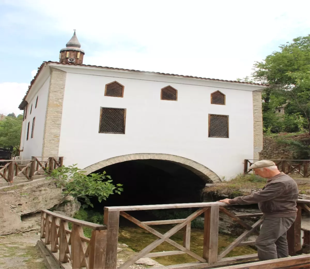 Kaçak Cami Hikayesi ve Mimarisi Ile Dikkat Çekiyor