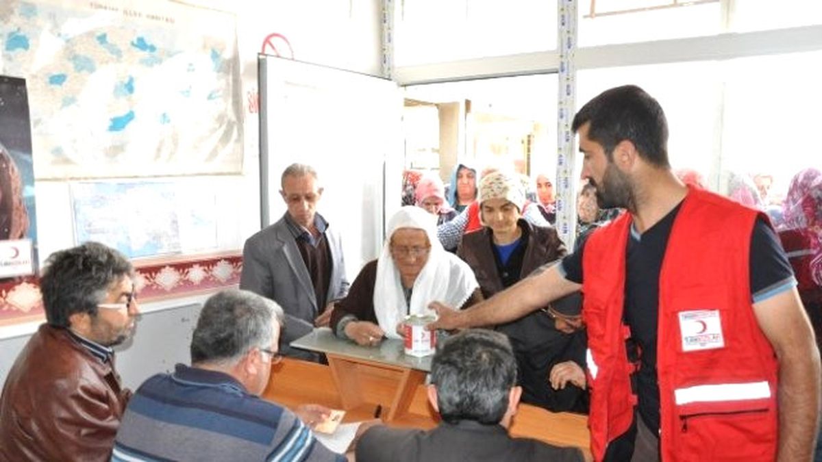 Kızılay Sorgun\'da Kavurma Dağıttı