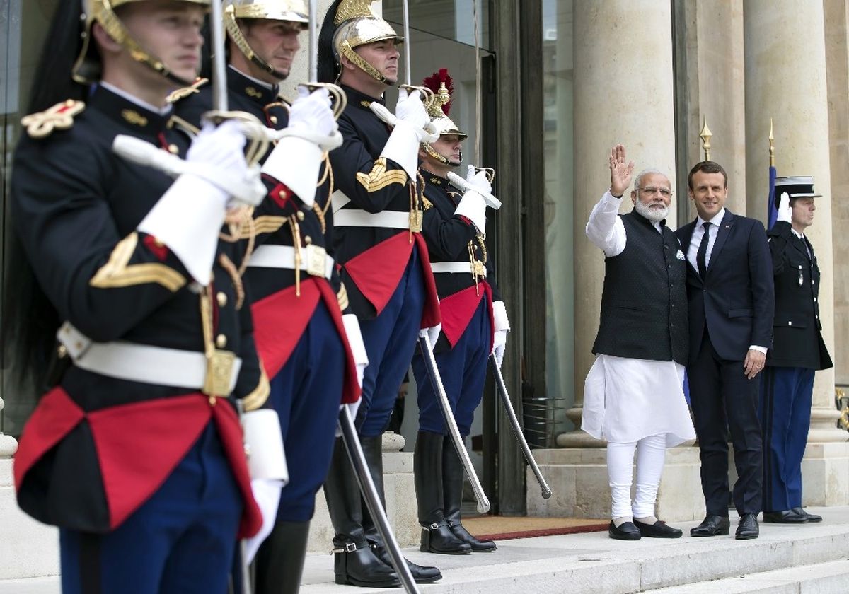 Macron ile Modi Fransa\'da Bir Araya Geldi
